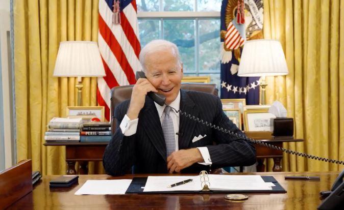 Biden telefon kombëtaren e SHBA në Katar, me humor flet me trajnerin: ‘Trajner, më fut në lojë’