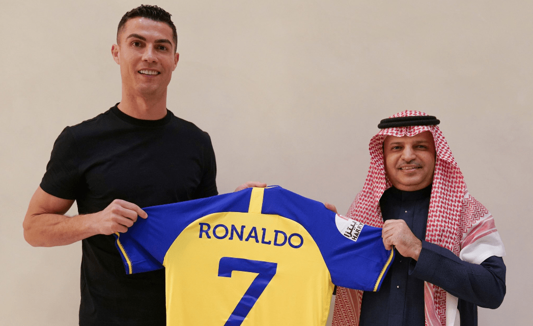 Zyrtare: Cristiano Ronaldo nënshkruan me ekipin Al-Nassr nga Arabia Saudite!