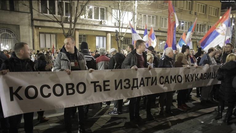 Djathtistët serbë protestojnë kundër dialogut me Kosovën