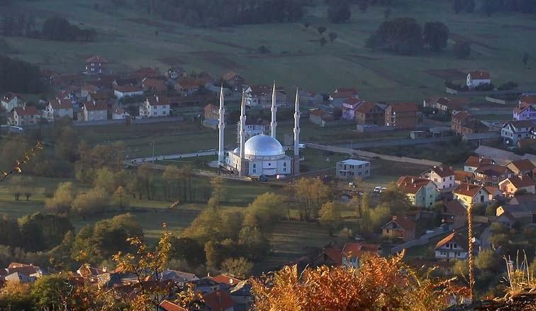 Ky është fshati i Kosovës ku përveç që nuk festohet Viti i Ri, asnjë shitore, kafene apo restoran nuk mban raki!