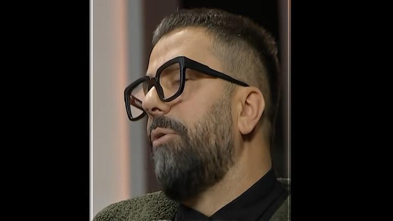 “La ilahe, Aga Hoxhë e kam tradhtu burrin”, imitimi perfekt i Shefqet Krasniqit dhe Albin Kurtit nga analisti Behrami (Video)