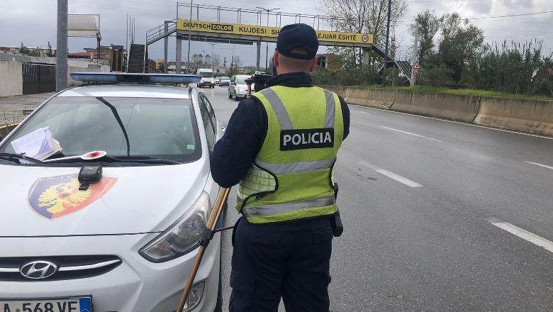 Polici në Tiranë nuk ju ndalet kolegeve, i ofendoi dhe u largua me shpejtësi, më pas u kap me kanabisë në makinë, i njëjti arrestohet dhe perjashtohet nga Policia e shtetit!