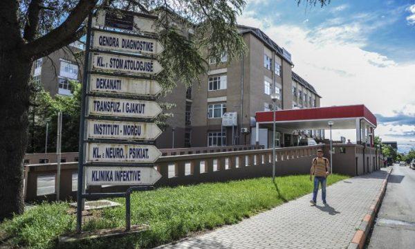 56 vjeçari u hodh nga dritarja e Klinikës së Kirurgjisë Torakale – drejtoi i klinikës tregon si ndodhi rasti, thotë se viktima kishte probleme të shumta shëndetësore