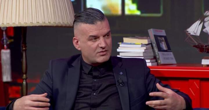 Mane: Një vajzë kosovare është e mirë për aq kohë sa nuk flet, kosovarët si popull kanë mbetur ende te pleskavicat…