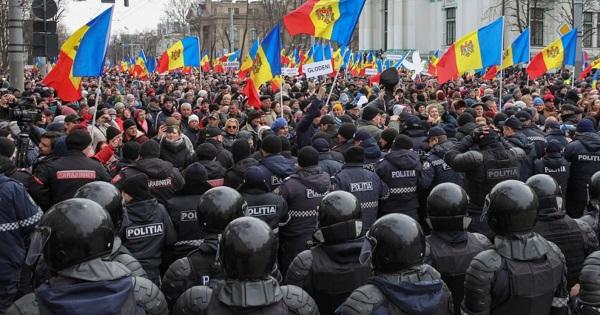 Tension në Moldavi, prorusët tentojnë të hyjnë në selinë e qeverisë