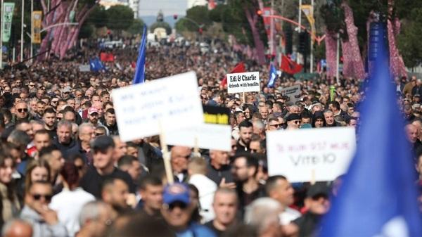 Gjykata vendos për drejtimin e PD, opozita në protest