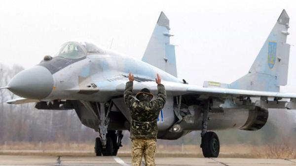 Aeroplanët e parë luftarakë polakë MiG-29 mbërrijnë në Ukrainë