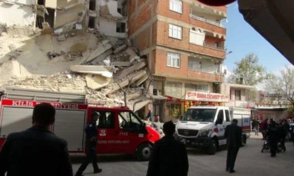 Prag tragjedie në Turqi, pallati 6-katësh shembet papritur, kalimtarët shpëtojnë për mrekulli