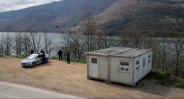 Brenda kontejnerëve për votim, pikat alternative monitorohen nga Policia e Kosovës dhe helikopter! (Video)