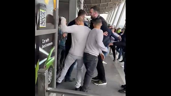 Del një video e re e rrahjes së disa personave në Aeroportin “Adem Jashari”