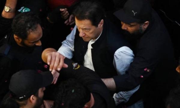 Arrestohet ish-kryeministri i Pakistanit Imran Khan (Video)