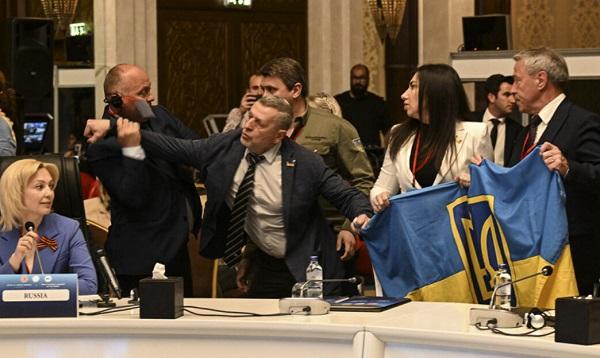 Grushte mes rusëve dhe ukrainasve në samitin e Asamblesë Parlamentare (Video)