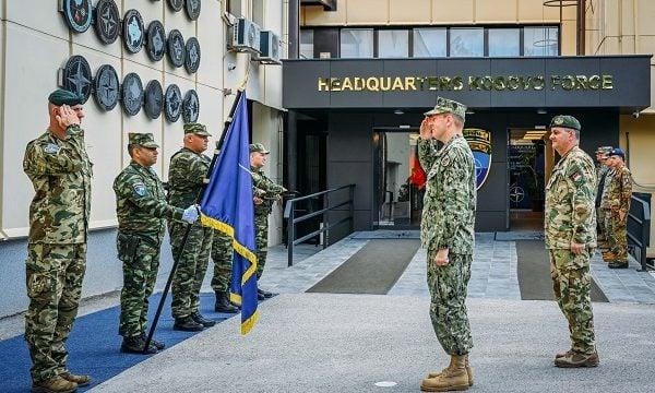 Admirali i NATO-s zbarkon në Kosovë, takon QUINT-in jep disa porosi për Veriun