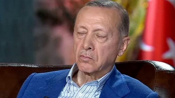 Erdoganin e zë gjumi në transmetimin e drejtpërdrejt televiziv