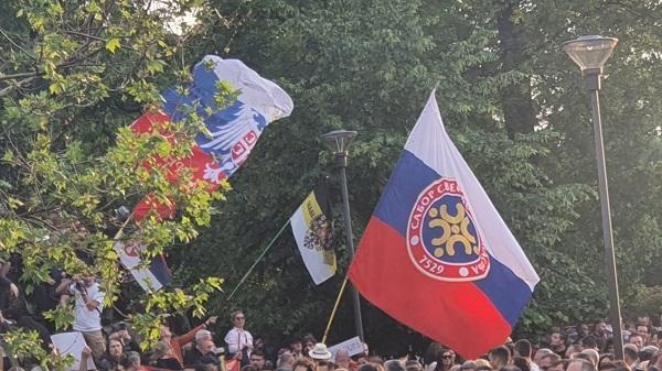 Avokati serb Stojkoviq tregon se Aleksandar Vuçiq ka angazhuar grupin Wagner në protestën e Beogradit