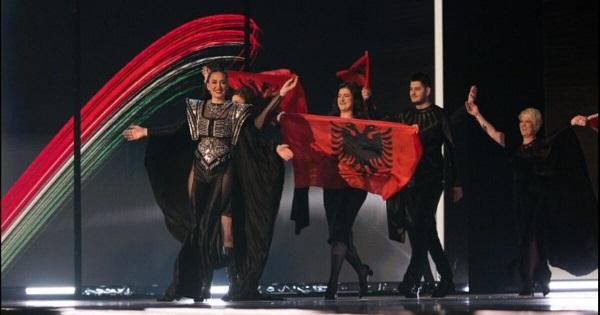 Tradita shqiptare “pushton” skenën e Eurovision 2023, Albina dhe Familja Kelmendi shkëlqejnë në finale