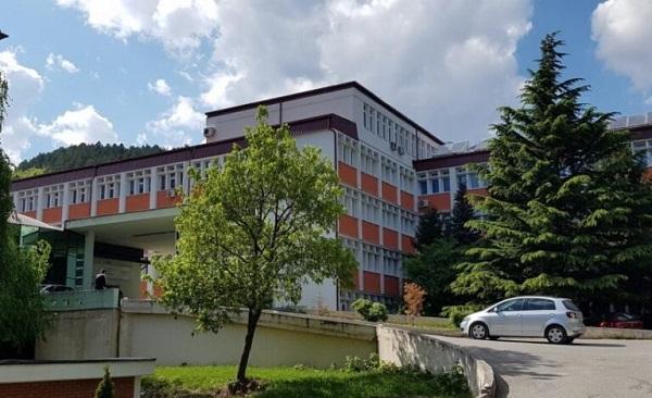 Vdes një i burgosur 31-vjeçar në Spitalin e Pejës, SHKK thotë se s’ka qenë më parë i sëmurë