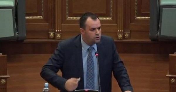 Ish-deputeti “azgan” i AAK’së: “Albin Kurti hala s’është ballafaqu me komandantët e luftës”