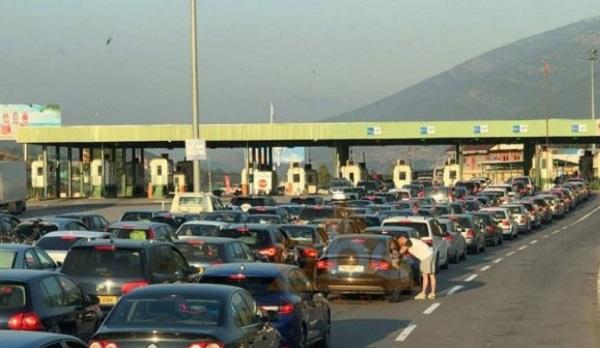 Fluks në Morinë/ Pushuesit kthehen në Kosovë, thuajse të gjithë ankohen për çmimet e larta në plazhe