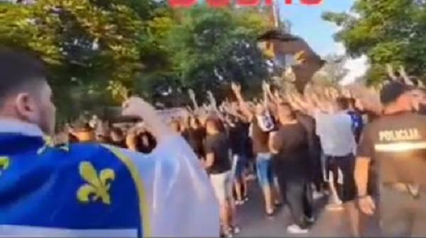 Tifozët Boshnjak brohorasin në Sarajevë: “Volimte Kosove – të duam Kosovë”  (Video)