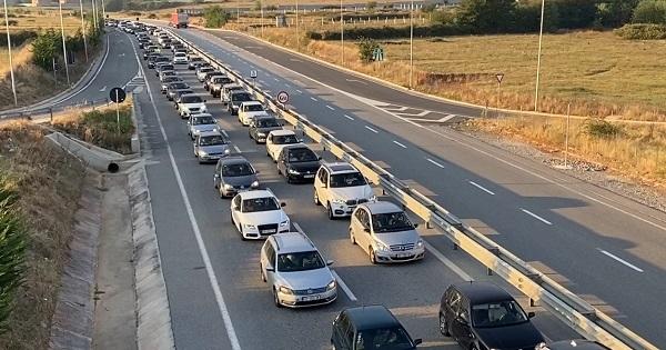 Fluksi i madh e paparë më parë i kosovareve drejt bregdetit të shqipërisë