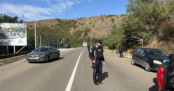 Policia e KFOR-i shihen në afërsi të Banjskës