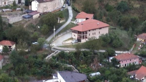 7 shtetas të Maqedonisë së Veriut janë në një hotel në afërsi të manastirit ku u strehuan sulmuesit e Policisë së Kosovës