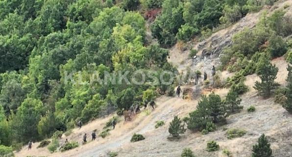 EKSKLUZIVE: Momenti kur sulmuesit serbë ikin nga manastiri i Banjskës në drejtim të maleve (Video)