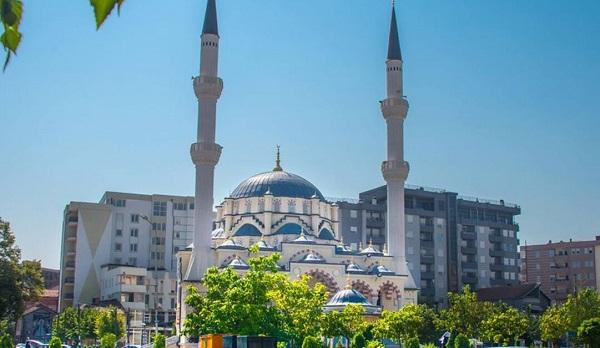 Arrestohet personi që kërcënoi publikisht se do vras 1000 muslimanë në xhaminë e madhe në Mitrovicë!