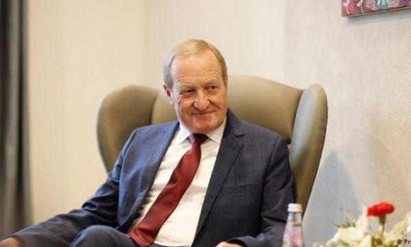 Ish-komandanti i KFOR’it krëkon nga NATO që të ngrijë partneritetin ushtarak me Serbinë, thotë se Putin është pjesë aktive e konfliktit