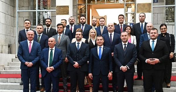 Ambasada e ShBA-së: Jemi të shqetësuar për palët që mund të pengojnë përparimin e Malit të Zi, bëjmë thirrje për kujdes