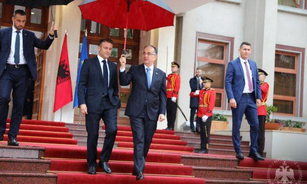 Takimi me Macron, Presidenti i Shqipërisë: Të dënohet sulmi në veri të Kosovës