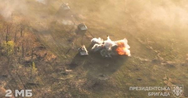 Ukraina publikon pamjet me dron të shkatërrimit të automjeteve të blinduara ruse