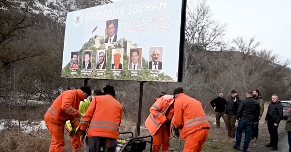 Qeveria vazhdon aksionet për kthimin e legjitimitetit në Veri, sot largoi billbordet ilegale të Vuçiqit dhe Putinit në Zveçan!