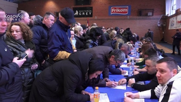 Brenda vetëm një dite mblidhen më shumë se gjysma e nënshkrimeve për largimin e kryetarit të Mitrovicës Veriore