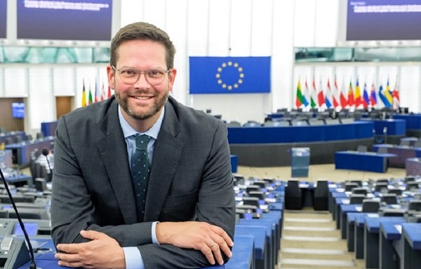 Lukas Mandl kandidon sërish për eurodeputet, shqiptarët i vihen në mbështetje