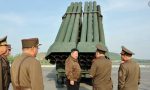 Kim Jong Un e mbikëqyr testimin e një raketahedhësi të ri