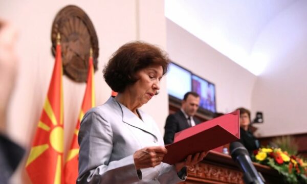 Ceremonia e betimit, BE i reagon Siljanovskës që iu referua shtetit të saj si ‘Maqedoni’