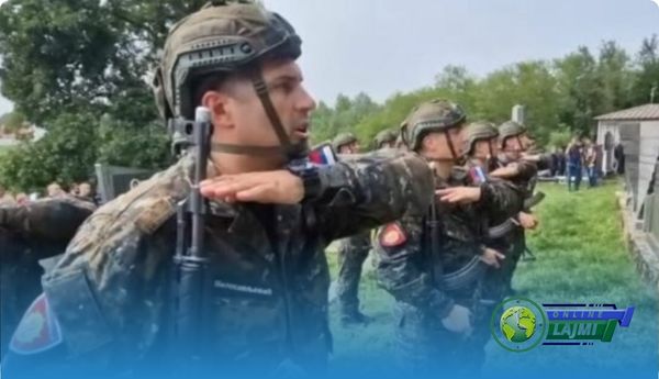 MUP’i serb vazhdon me politizime të situatave, në varrimin e policit të vrarë nga Faton Hajrizi, këndojnë këngë nacionaliste për Kosovën!