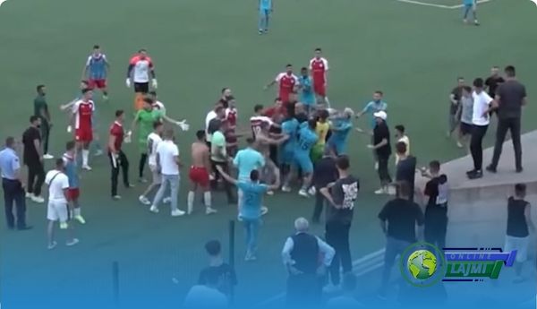 FC Prizreni publikon pamje “të mjerueshme” se si lojtar të Deçanit sulmojn dhe godasin në fushë!